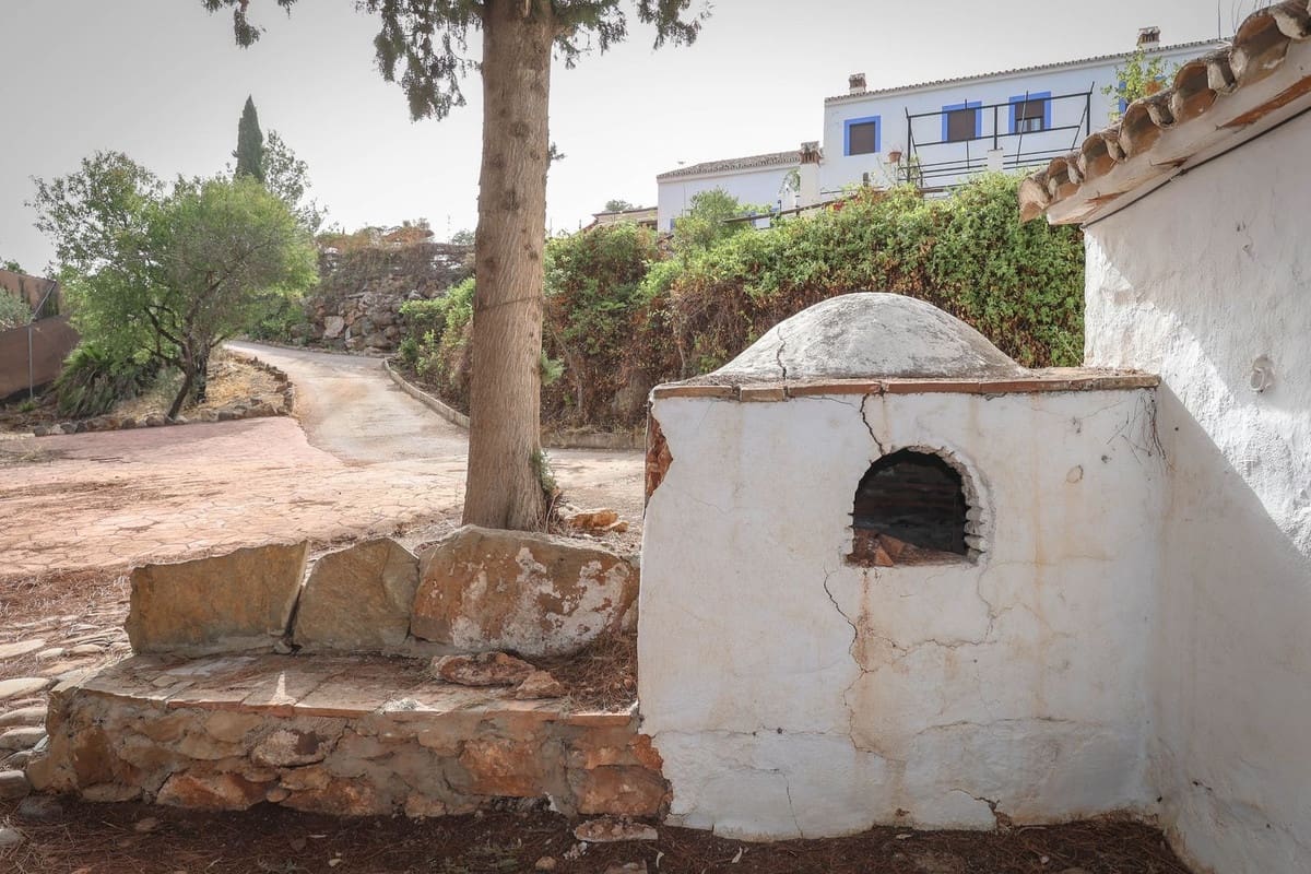 14 soveværelse Hotel til salg i Guaro med swimmingpool garage - € 780.000 (Ref: 3123089)