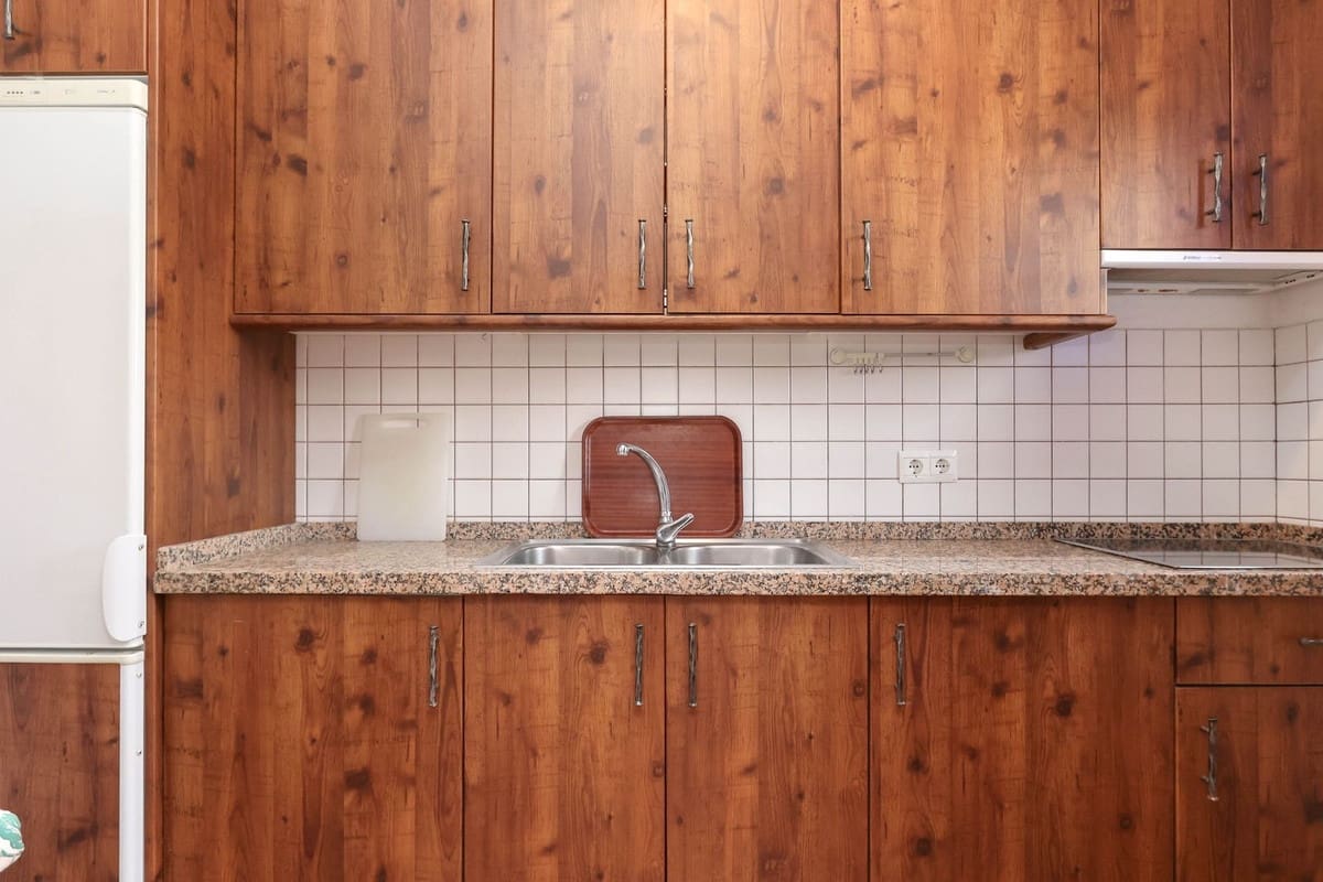 14 soveværelse Hotel til salg i Guaro med swimmingpool garage - € 780.000 (Ref: 3123089)