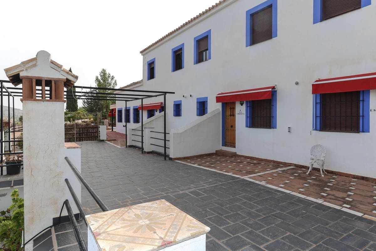 14 soveværelse Hotel til salg i Guaro med swimmingpool garage - € 780.000 (Ref: 3123089)