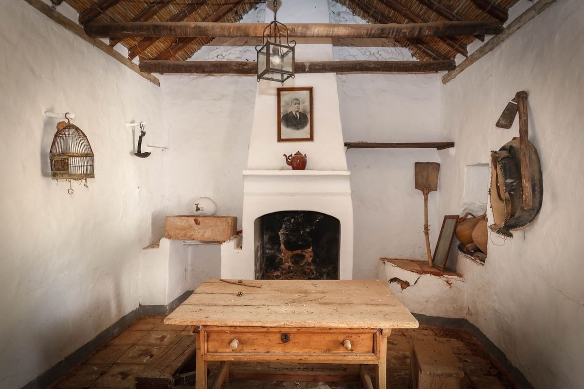 14 soveværelse Hotel til salg i Guaro med swimmingpool garage - € 780.000 (Ref: 3123089)