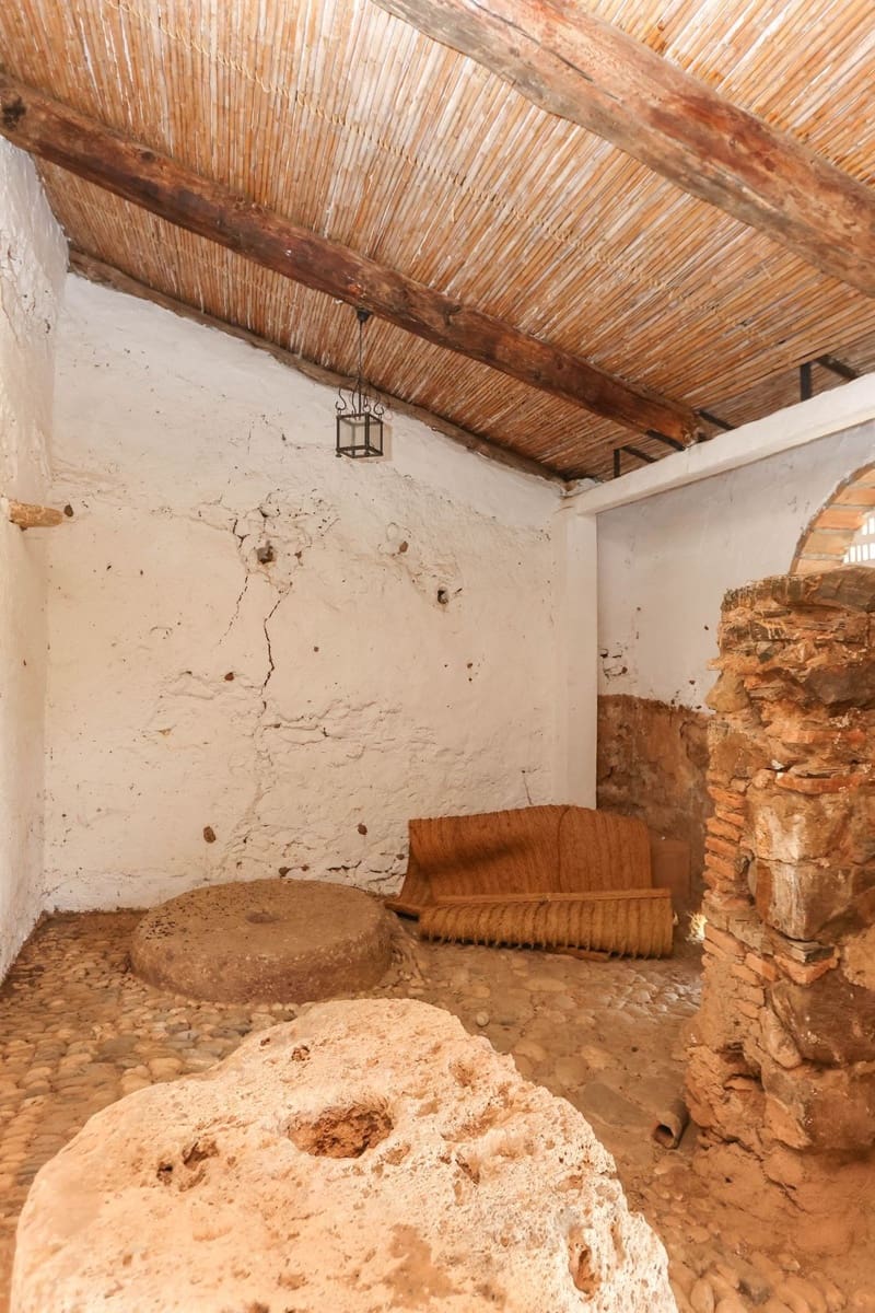 14 soveværelse Hotel til salg i Guaro med swimmingpool garage - € 780.000 (Ref: 3123089)