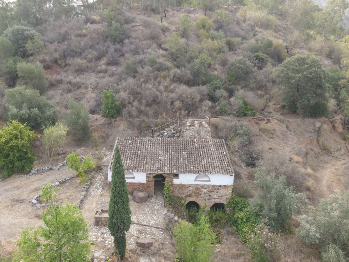 14 soveværelse Hotel til salg i Guaro med swimmingpool garage - € 780.000 (Ref: 3123089)