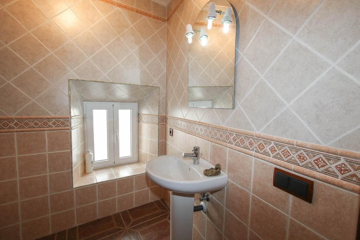 7 Zimmer Haus zu verkaufen in Guaro - 430.000 € (Ref: 3228916)