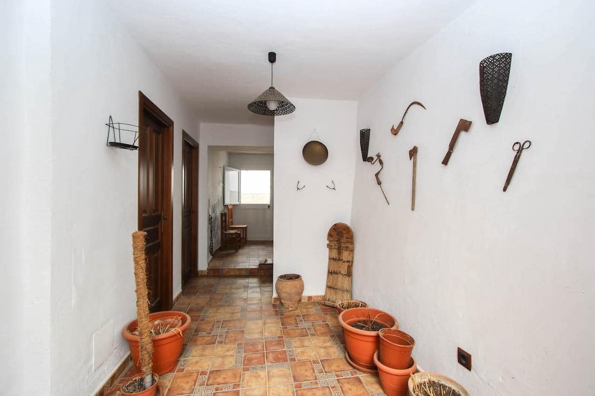 7 bedroom Townhouse for sale in Guaro - € 430,000 (Ref: 3228916)