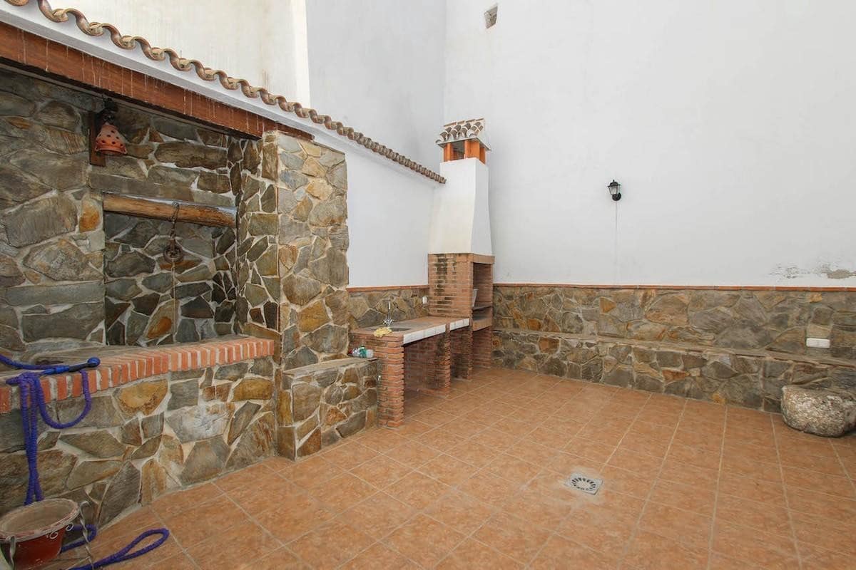 7 bedroom Townhouse for sale in Guaro - € 430,000 (Ref: 3228916)