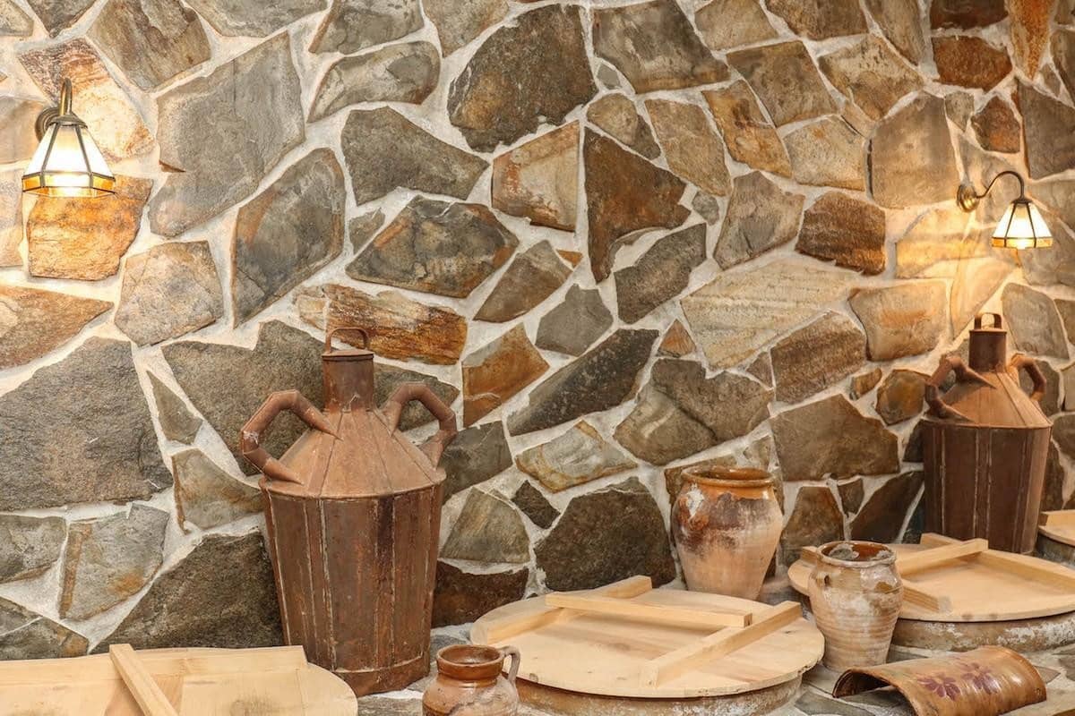 7 bedroom Townhouse for sale in Guaro - € 430,000 (Ref: 3228916)