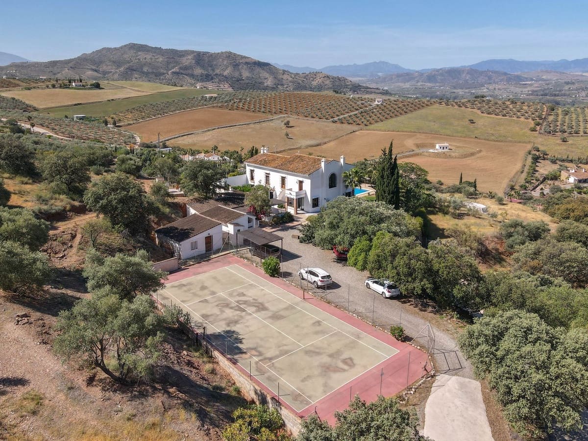 Hotel de 7 habitaciones en Alora en venta - 1.195.000 € (Ref: 3470790)