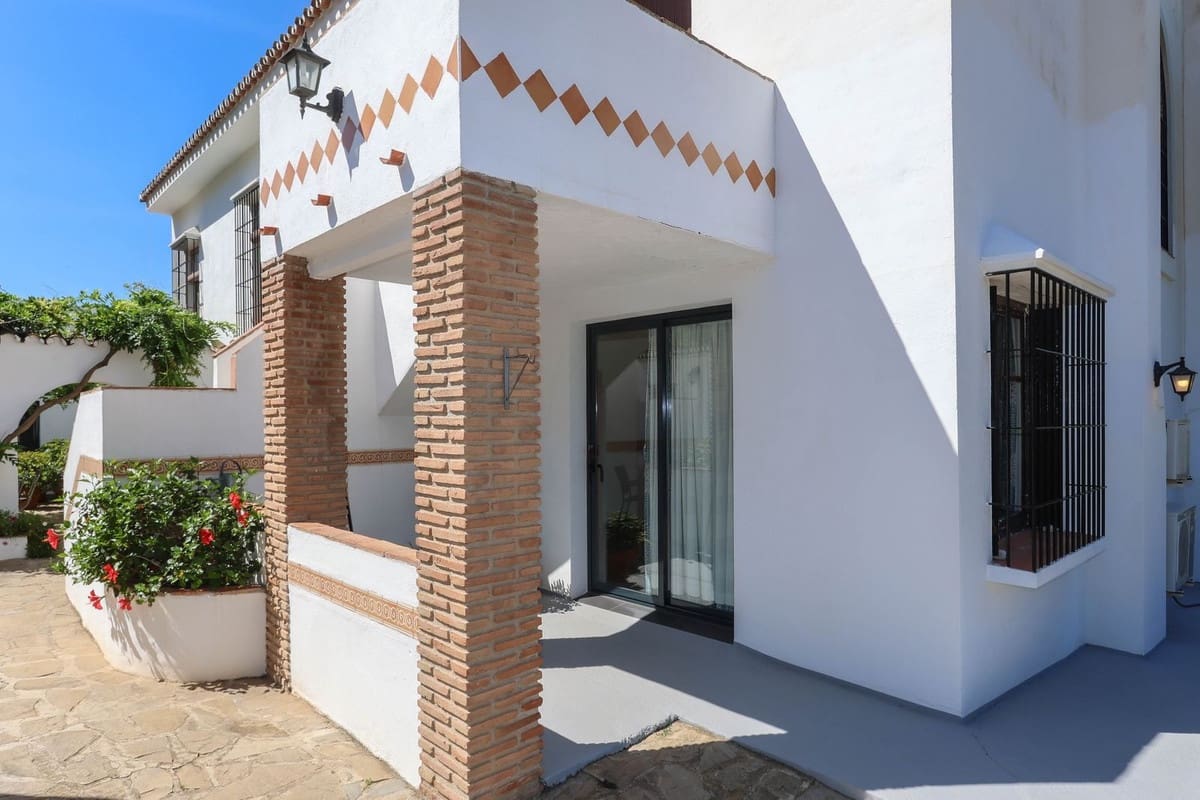 Hotel de 7 habitaciones en Alora en venta - 1.195.000 € (Ref: 3470790)