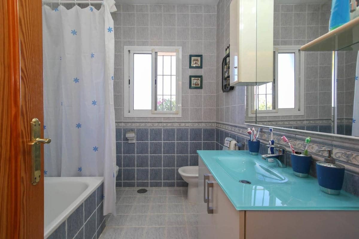 5 bedroom Villa for sale in Alhaurin de la Torre - € 997,000 (Ref: 4123962)