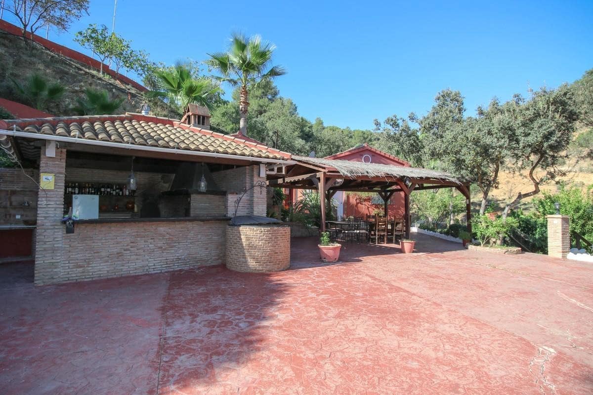 5 bedroom Villa for sale in Monda - € 480,000 (Ref: 4836649)