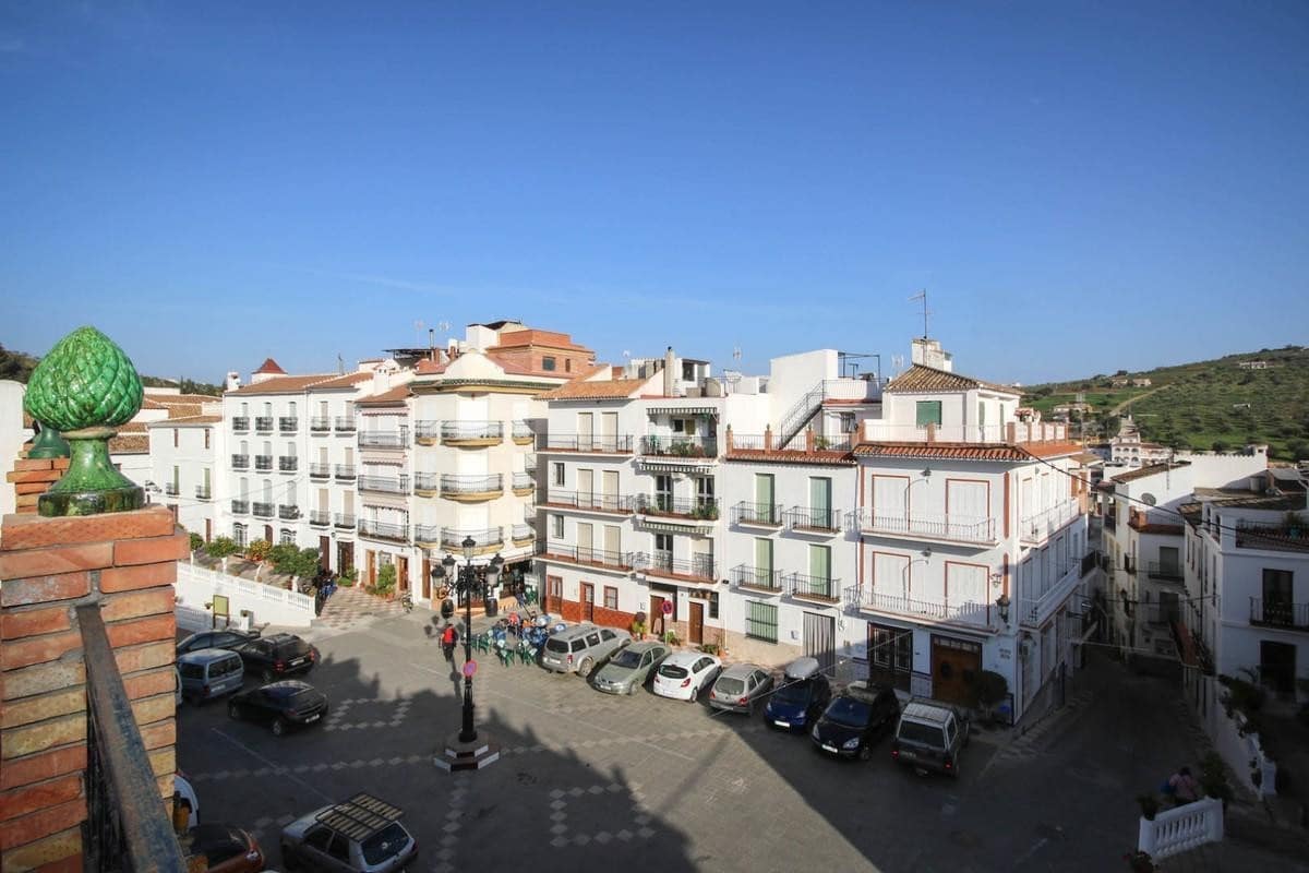 6 chambre Hôtel à vendre à Tolox - 250 000 € (Ref: 5179892)