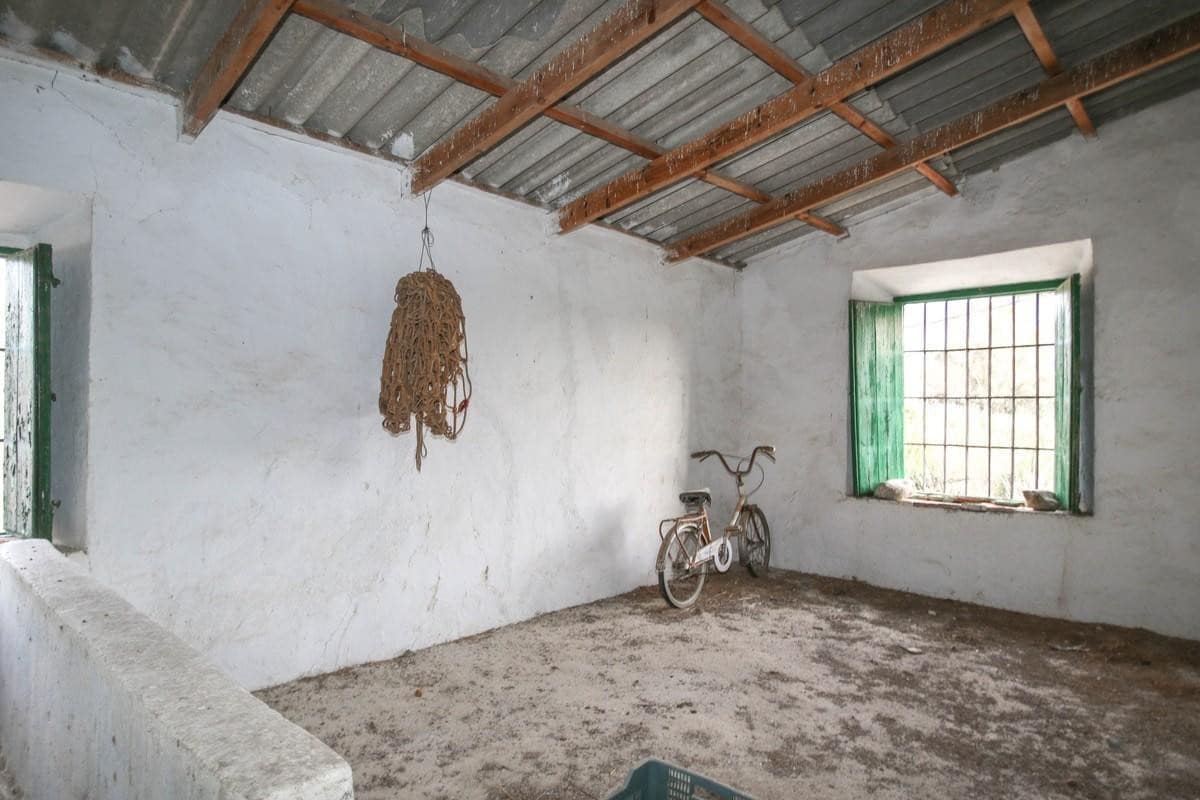 Grunde uden byggetilladelser til salg i Coin - € 850.000 (Ref: 5926768)