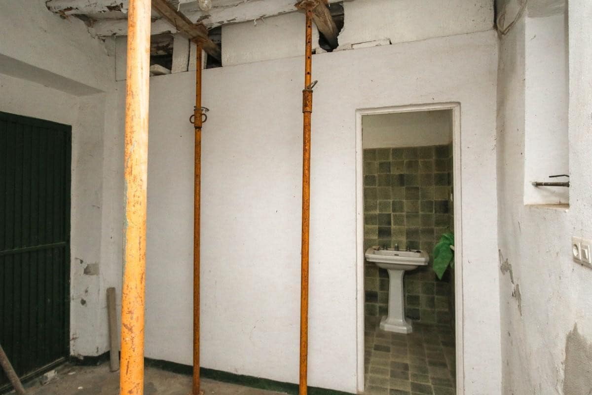 Grunde uden byggetilladelser til salg i Coin - € 850.000 (Ref: 5926768)