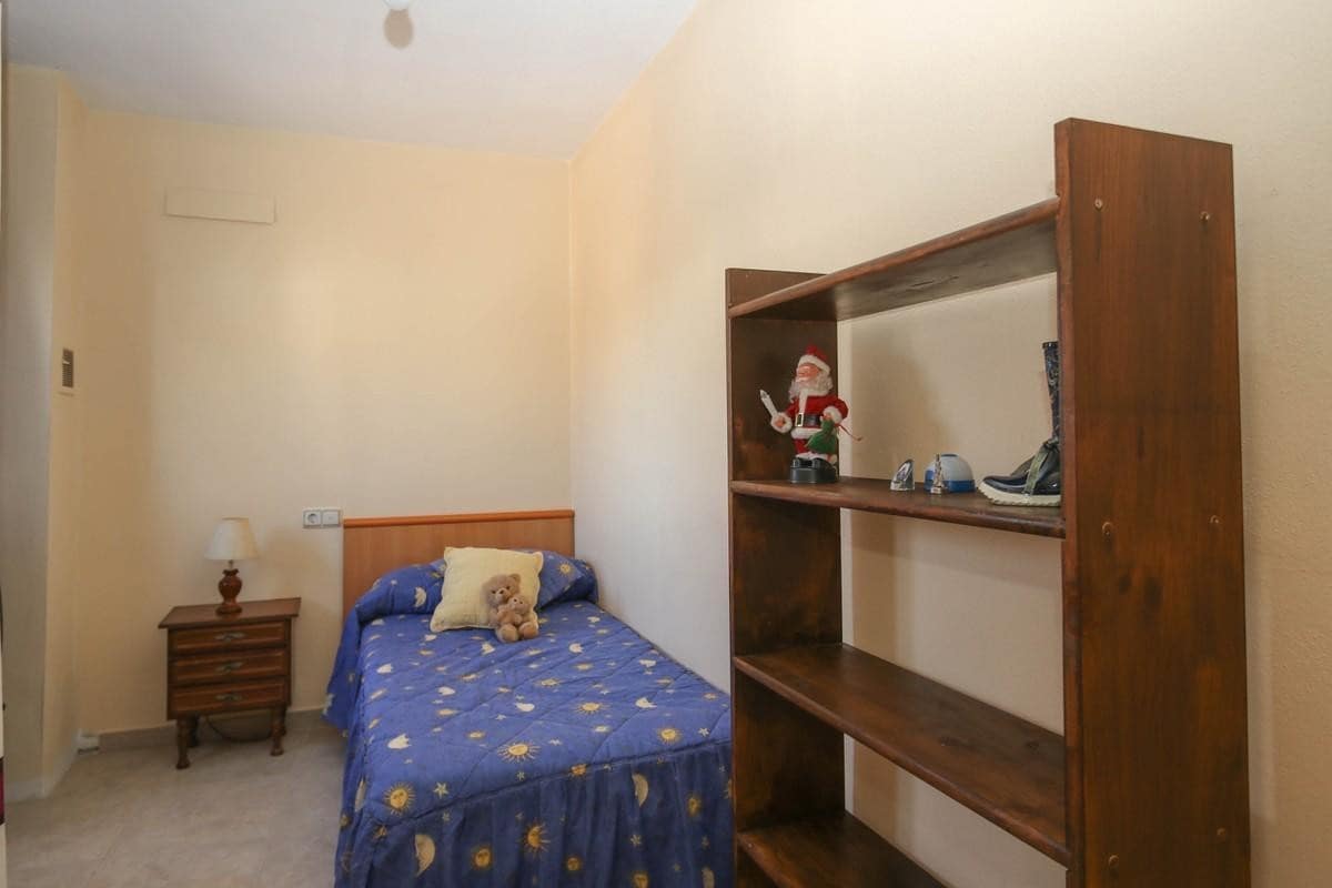 Casa de 4 habitaciones en Alozaina en venta - 197.000 € (Ref: 6007126)