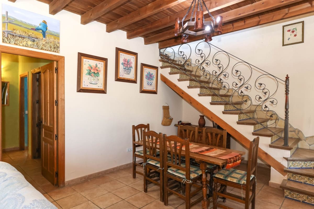 4 soveværelse Villa til salg i Guaro med swimmingpool - € 560.000 (Ref: 6682760)