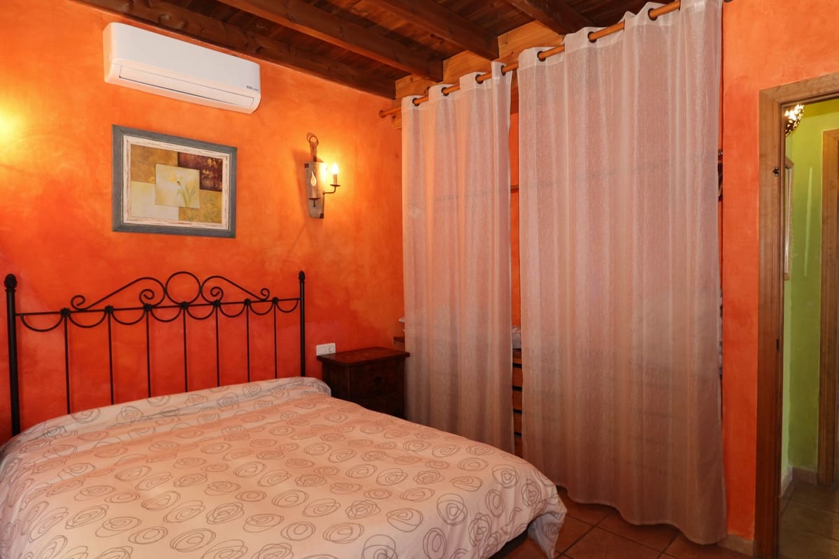 4 soveværelse Villa til salg i Guaro med swimmingpool - € 560.000 (Ref: 6682760)