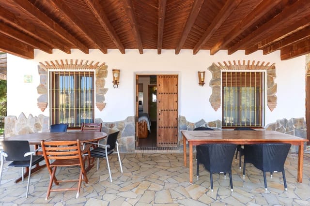 4 soveværelse Villa til salg i Guaro med swimmingpool - € 560.000 (Ref: 6682760)