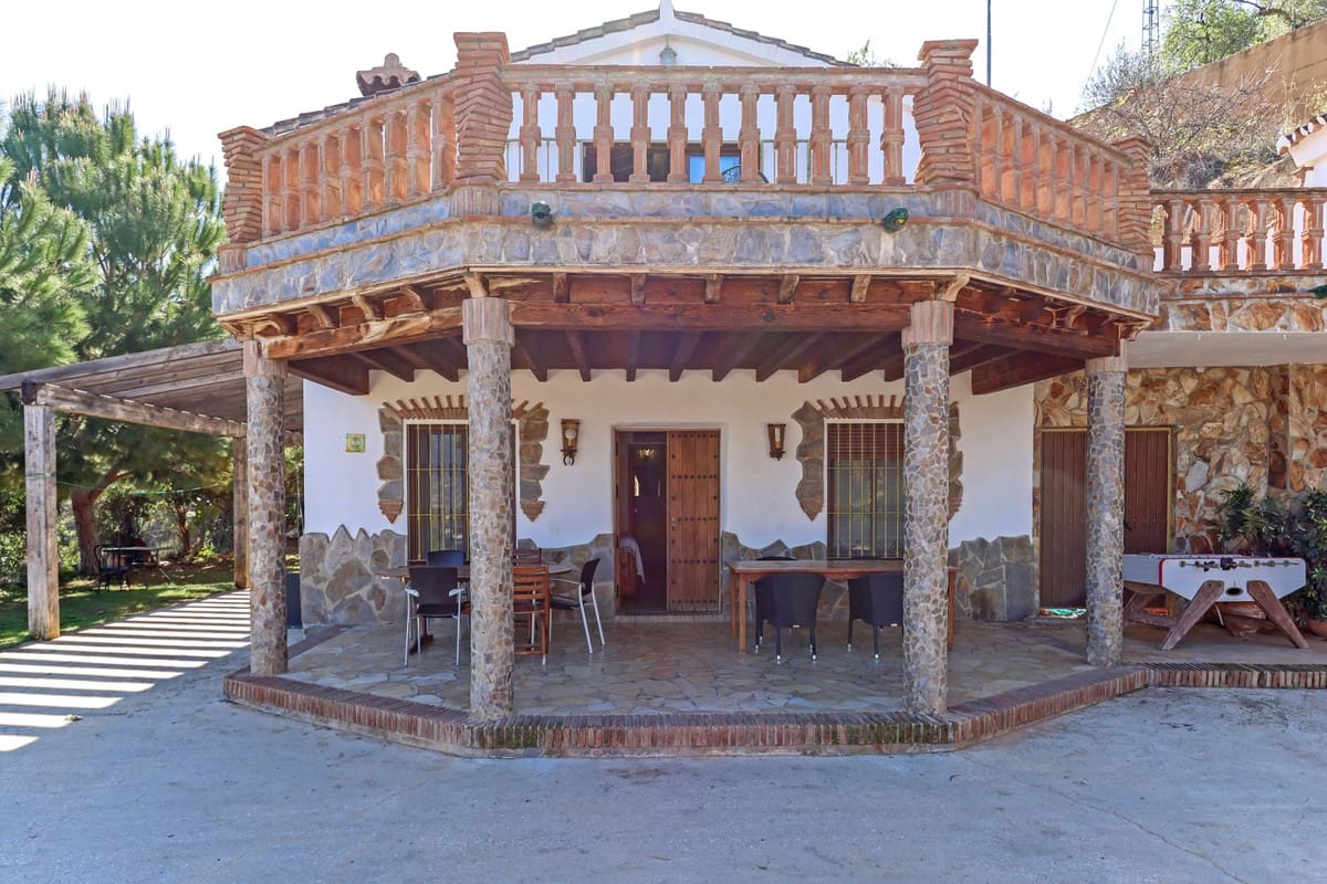 4 soveværelse Villa til salg i Guaro med swimmingpool - € 560.000 (Ref: 6682760)