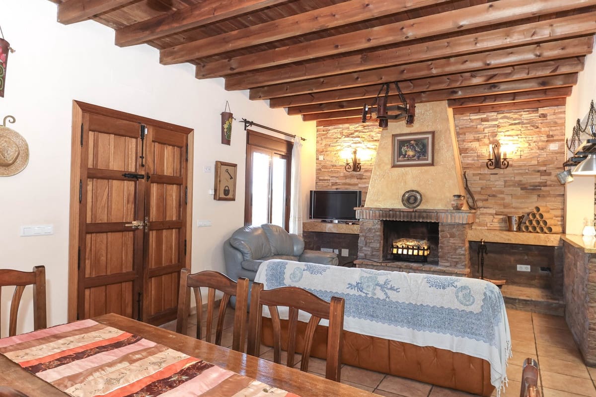 4 soveværelse Villa til salg i Guaro med swimmingpool - € 560.000 (Ref: 6682760)