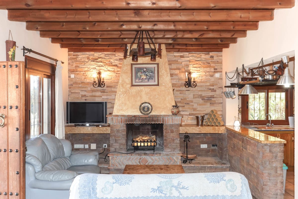 4 soveværelse Villa til salg i Guaro med swimmingpool - € 560.000 (Ref: 6682760)