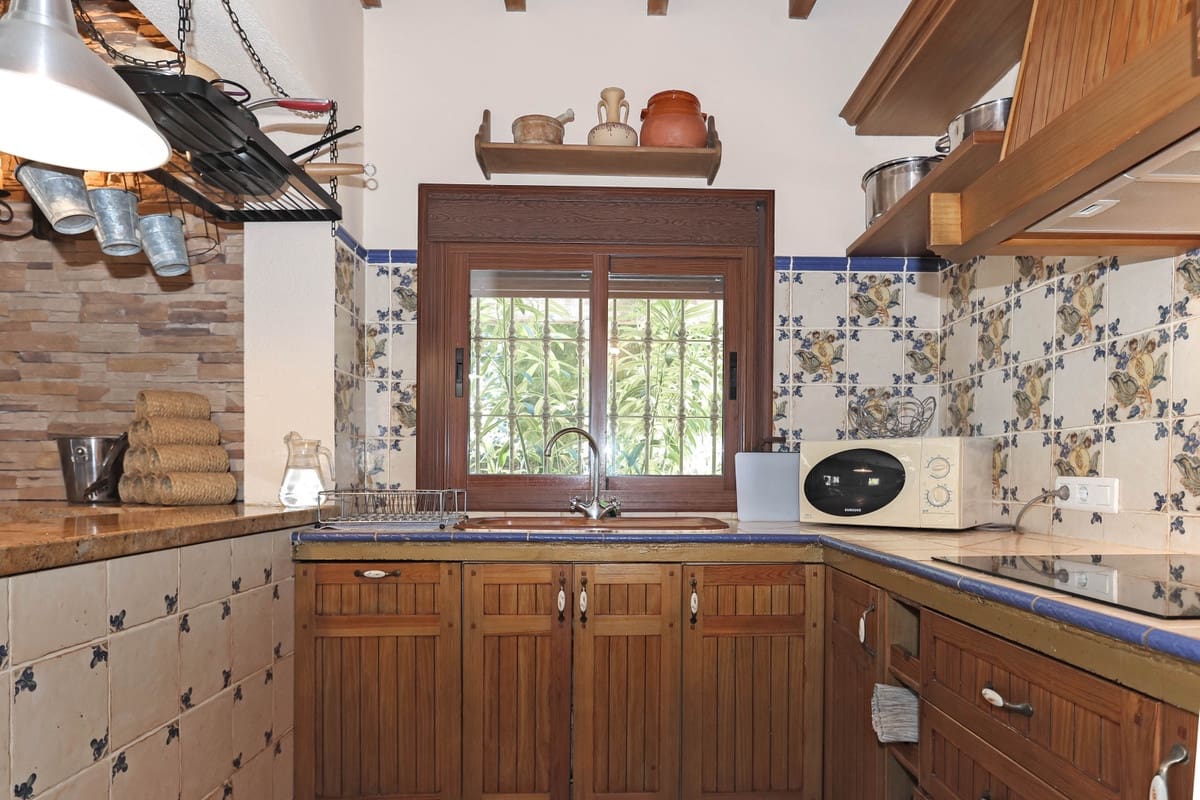 4 soveværelse Villa til salg i Guaro med swimmingpool - € 560.000 (Ref: 6682760)