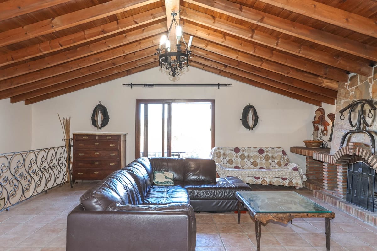 4 soveværelse Villa til salg i Guaro med swimmingpool - € 560.000 (Ref: 6682760)