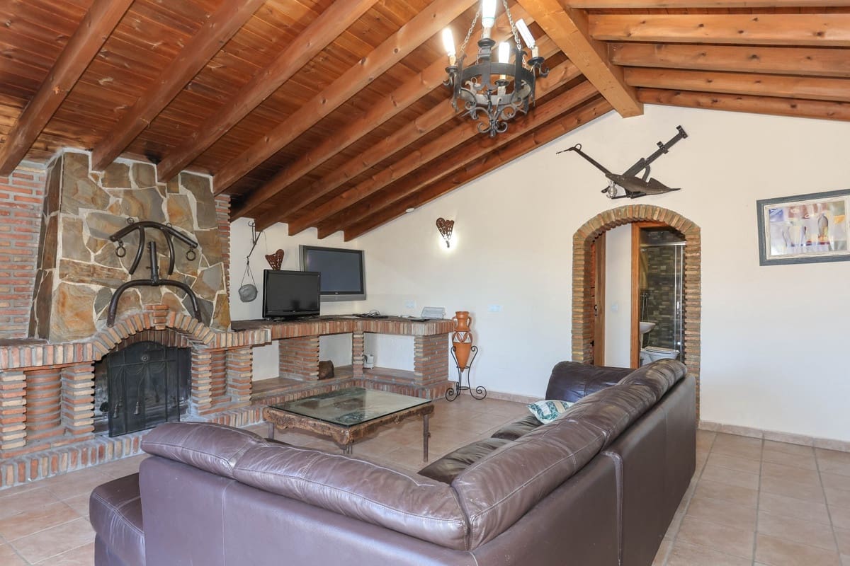 4 soveværelse Villa til salg i Guaro med swimmingpool - € 560.000 (Ref: 6682760)