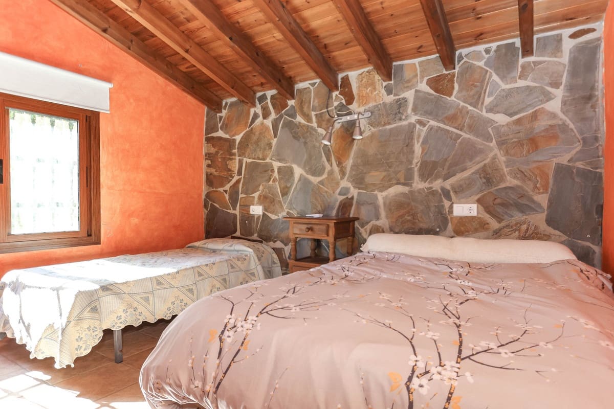 4 soveværelse Villa til salg i Guaro med swimmingpool - € 560.000 (Ref: 6682760)