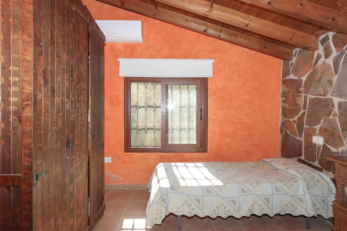 4 soveværelse Villa til salg i Guaro med swimmingpool - € 560.000 (Ref: 6682760)