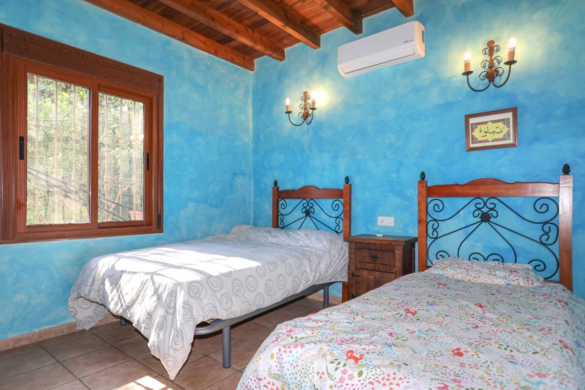 4 soveværelse Villa til salg i Guaro med swimmingpool - € 560.000 (Ref: 6682760)