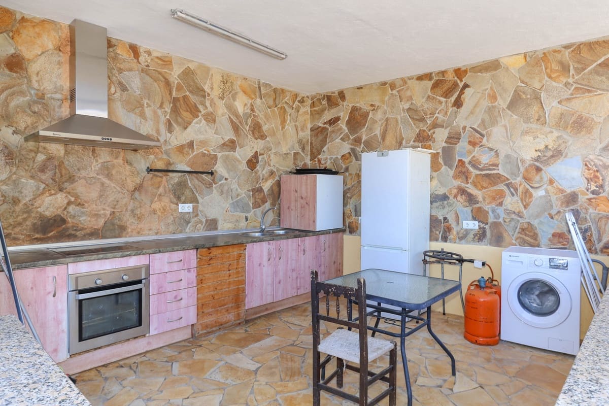 4 soveværelse Villa til salg i Guaro med swimmingpool - € 560.000 (Ref: 6682760)