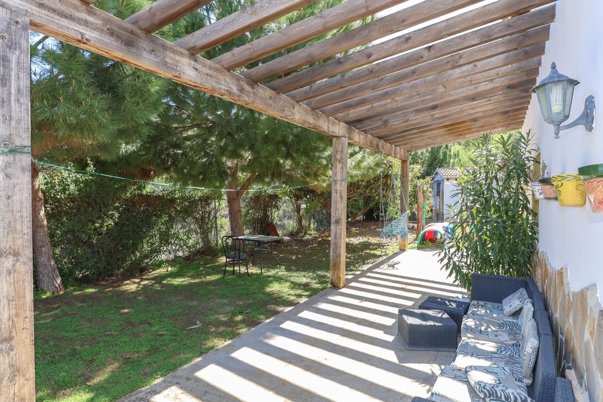 4 soveværelse Villa til salg i Guaro med swimmingpool - € 560.000 (Ref: 6682760)