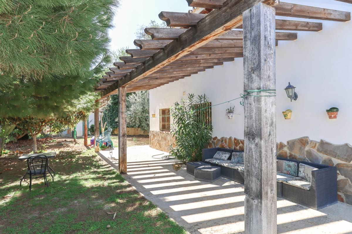 4 soveværelse Villa til salg i Guaro med swimmingpool - € 560.000 (Ref: 6682760)