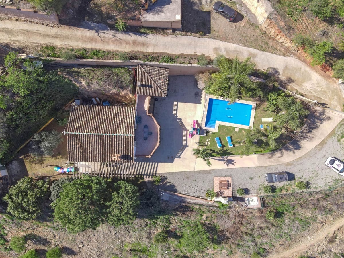 4 soveværelse Villa til salg i Guaro med swimmingpool - € 560.000 (Ref: 6682760)