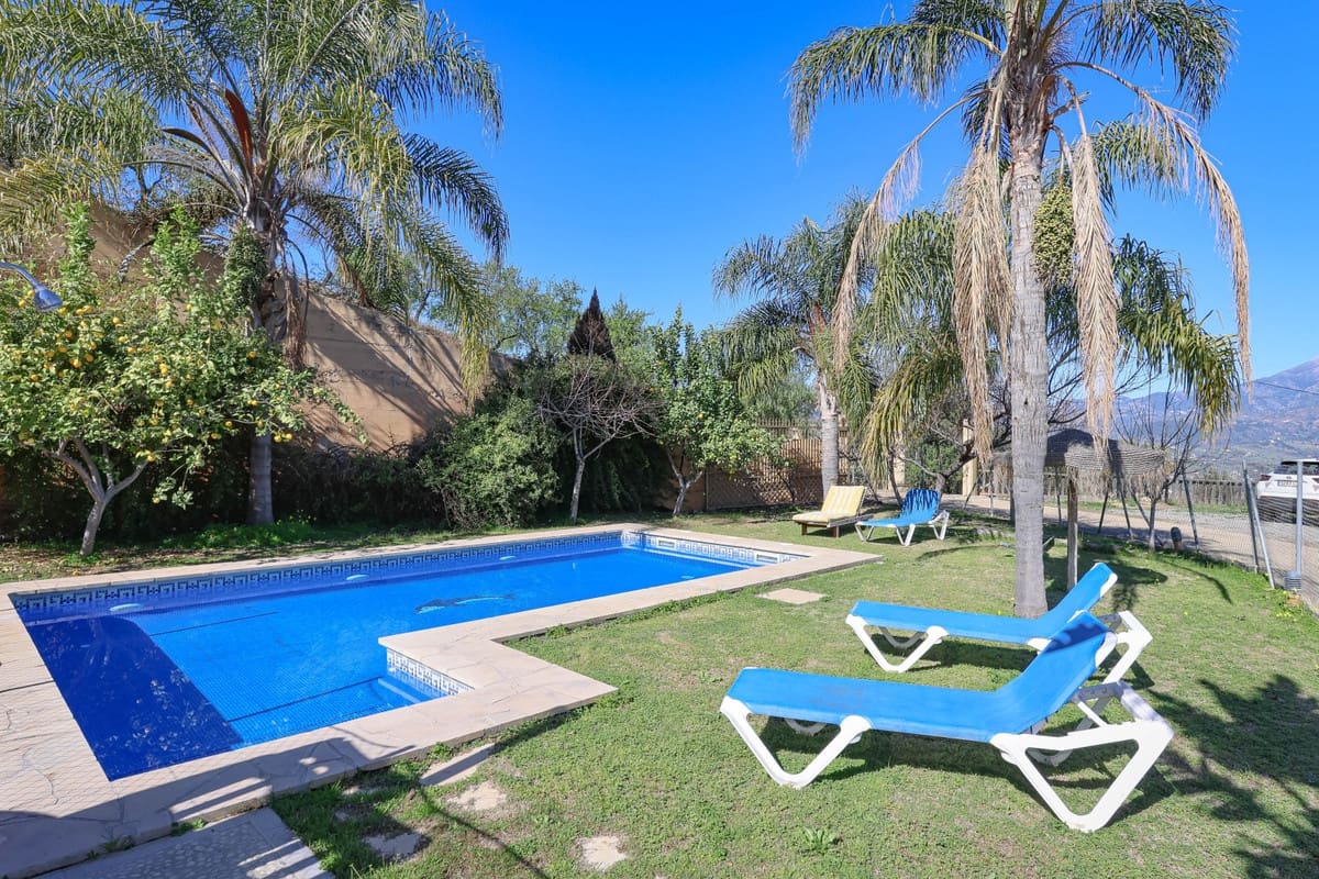 4 soveværelse Villa til salg i Guaro med swimmingpool - € 560.000 (Ref: 6682760)