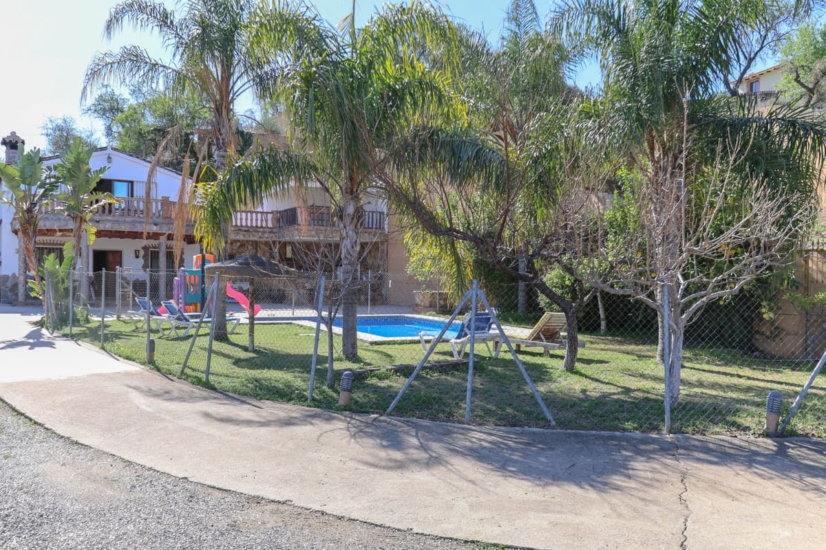 4 soveværelse Villa til salg i Guaro med swimmingpool - € 560.000 (Ref: 6682760)