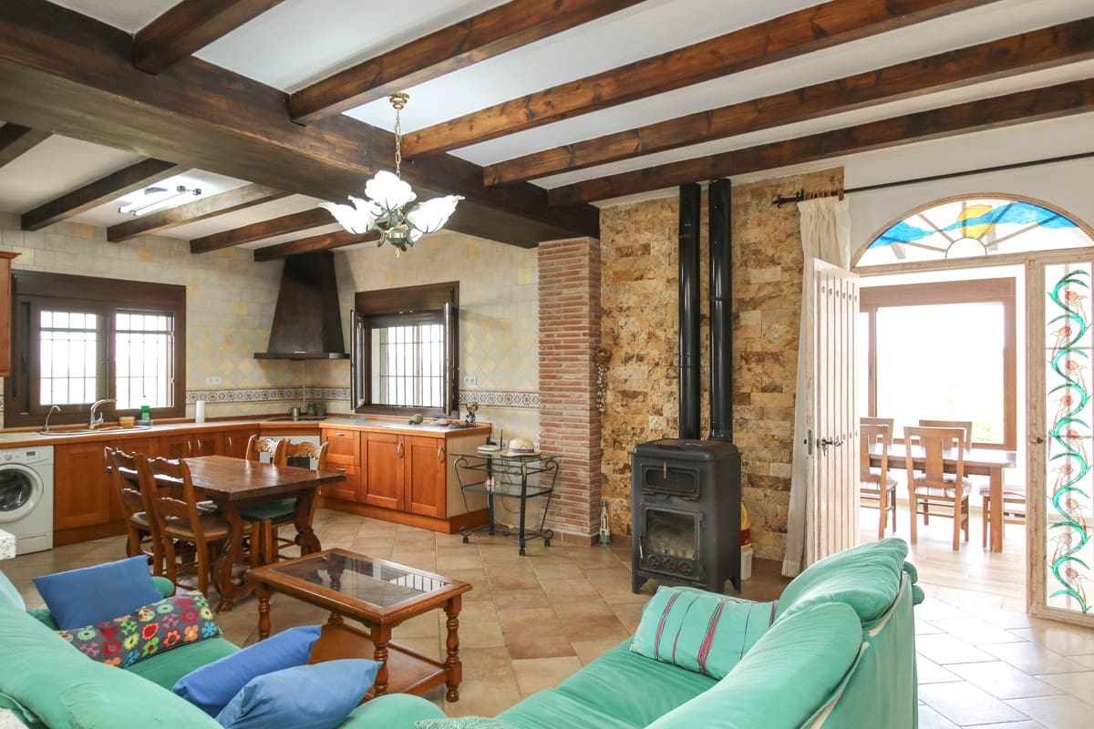 5 bedroom Villa for sale in Coin with pool - € 630,000 (Ref: 6704440)