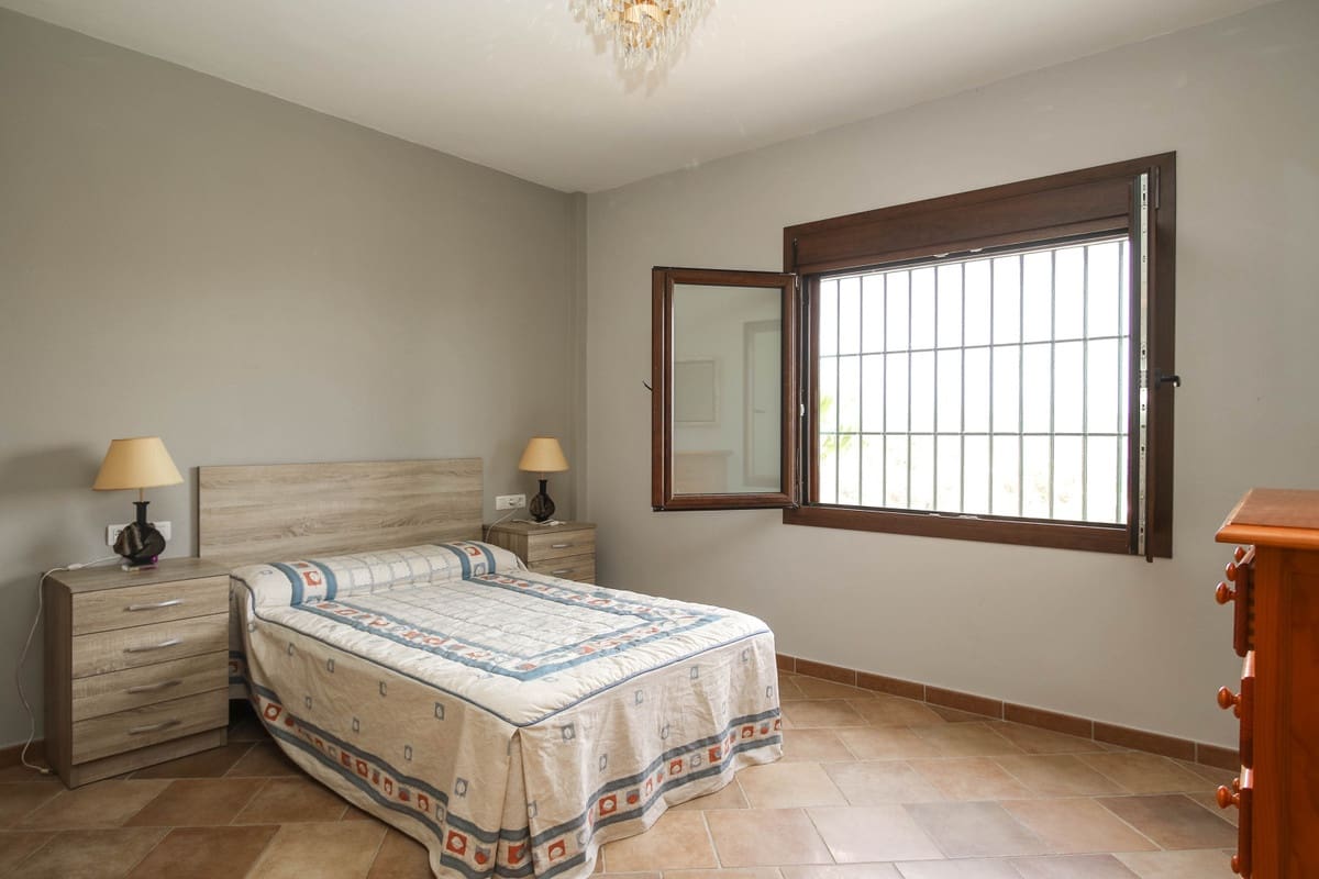 5 bedroom Villa for sale in Coin with pool - € 630,000 (Ref: 6704440)