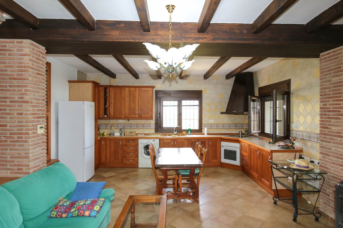 5 bedroom Villa for sale in Coin with pool - € 630,000 (Ref: 6704440)