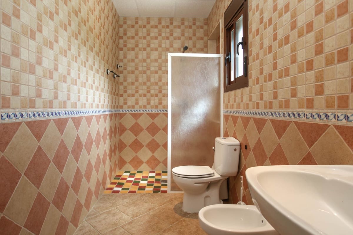 5 bedroom Villa for sale in Coin with pool - € 630,000 (Ref: 6704440)