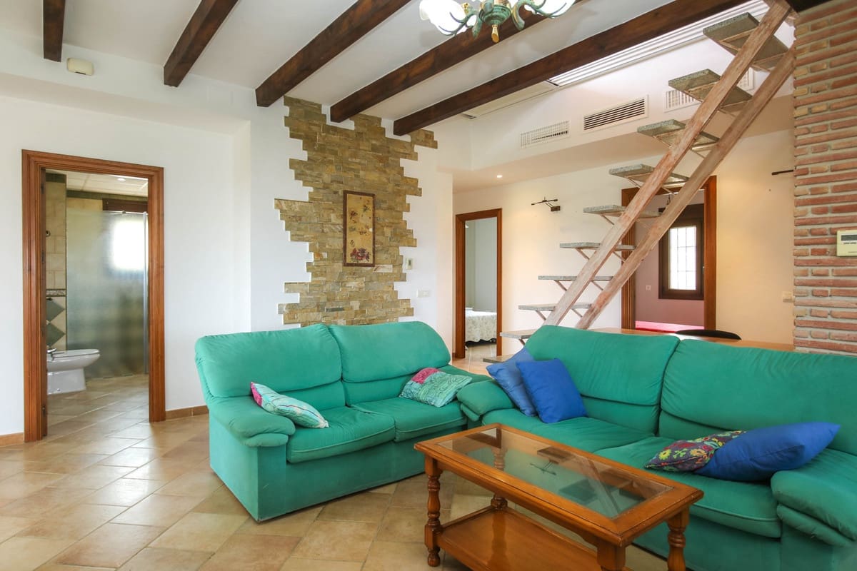 5 bedroom Villa for sale in Coin with pool - € 630,000 (Ref: 6704440)