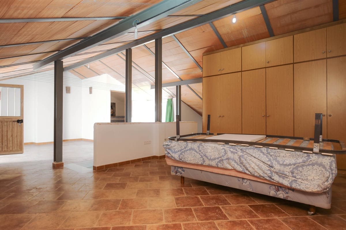 5 bedroom Villa for sale in Coin with pool - € 630,000 (Ref: 6704440)