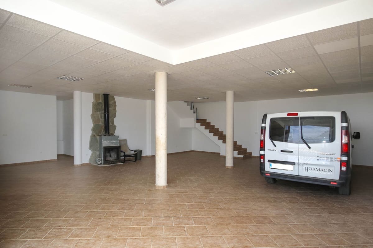 5 bedroom Villa for sale in Coin with pool - € 630,000 (Ref: 6704440)