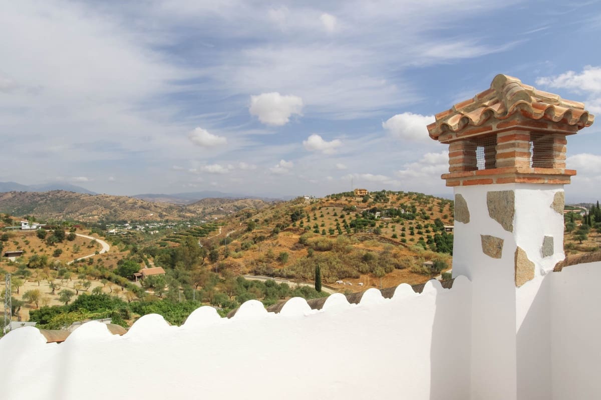 5 bedroom Villa for sale in Coin with pool - € 630,000 (Ref: 6704440)