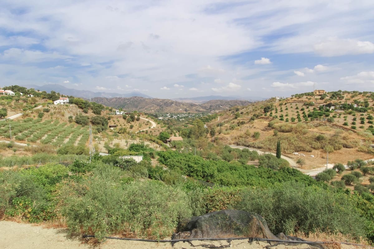 5 bedroom Villa for sale in Coin with pool - € 630,000 (Ref: 6704440)