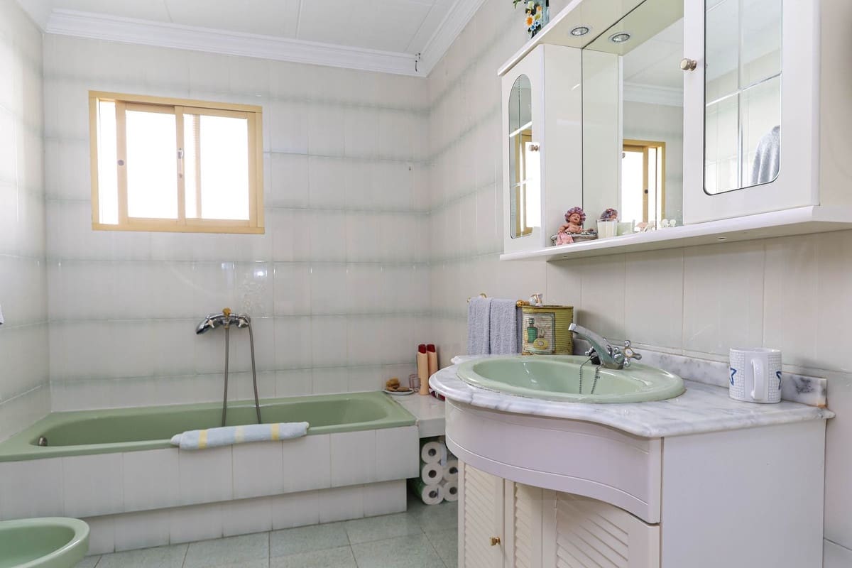 4 soveværelse Byhus til salg i Casarabonela med garage - € 1.000.000 (Ref: 6950673)