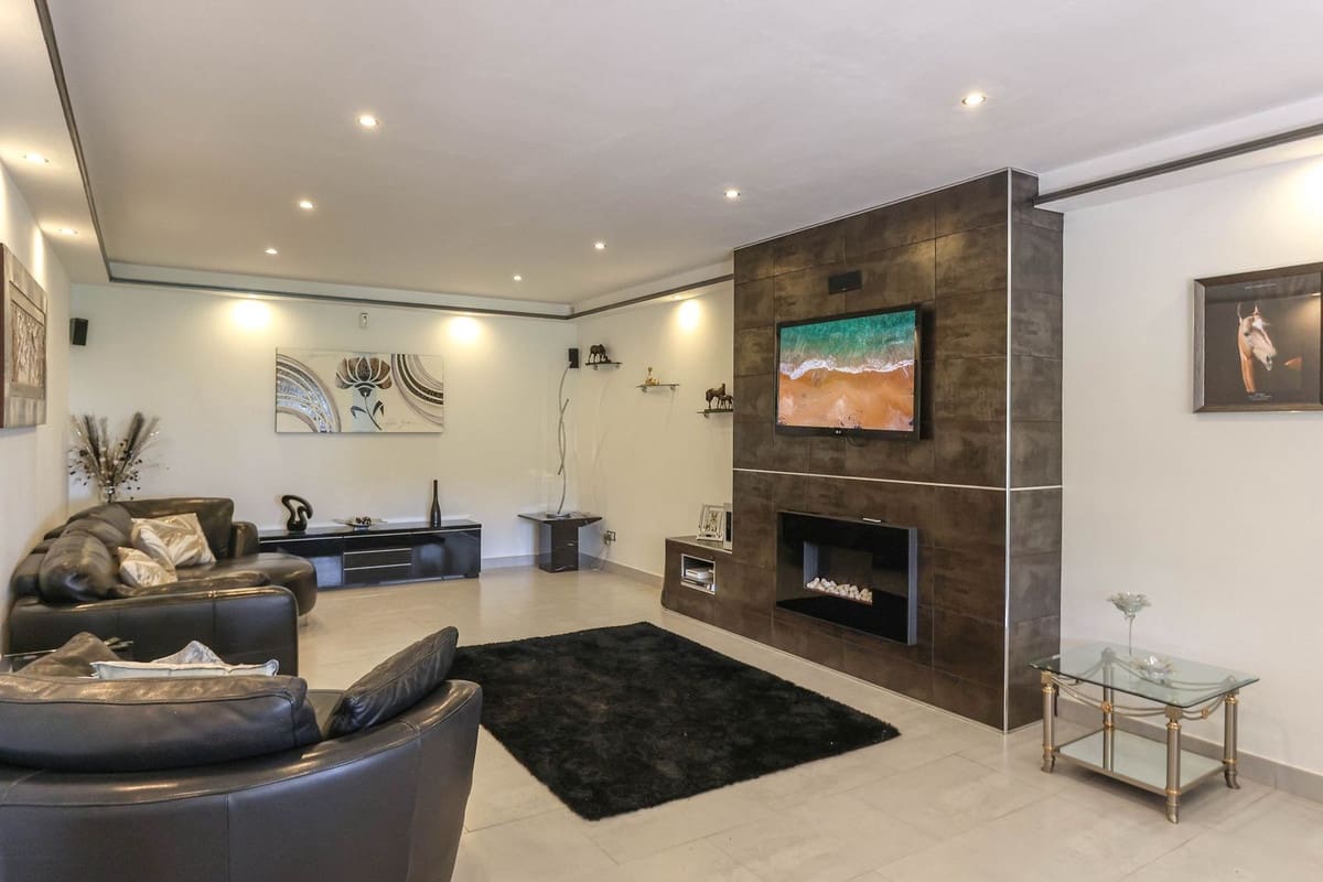 5 bedroom Commercial for sale in Alhaurin el Grande with pool garage - € 995,000 (Ref: 7012399)