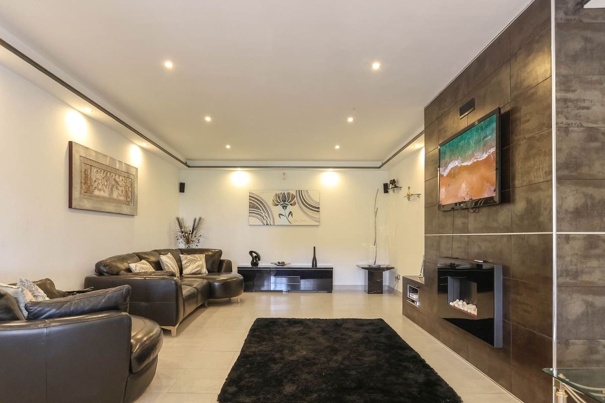 5 bedroom Commercial for sale in Alhaurin el Grande with pool garage - € 995,000 (Ref: 7012399)