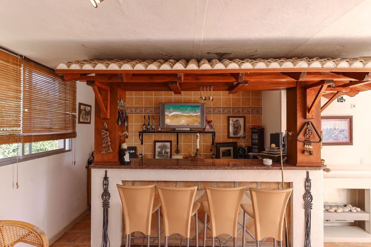 5 bedroom Commercial for sale in Alhaurin el Grande with pool garage - € 995,000 (Ref: 7012399)