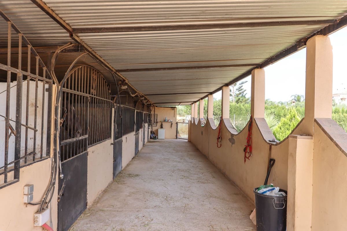 5 bedroom Commercial for sale in Alhaurin el Grande with pool garage - € 995,000 (Ref: 7012399)